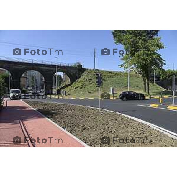 Tiziano Manzoni/LaPresse 28-6- 2025 Italia Cronaca Inaugurazione rotatoria a Ponte San Pietro (SP 342 - ex Briantea)