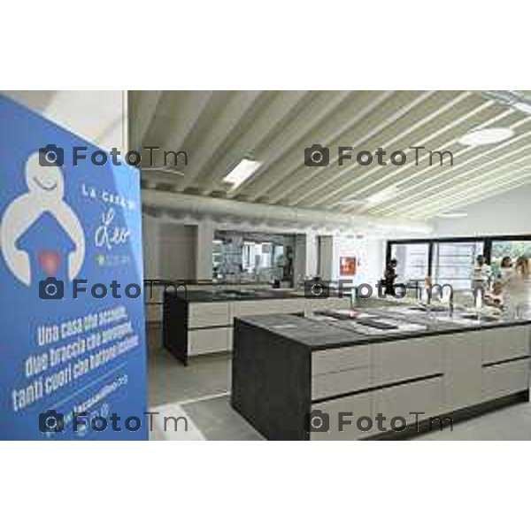 Tiziano Manzoni/LaPresse 3-7-- 2025 Italia Cronaca Treviolo (BG) | Consegna delle cucine nei nuovi spazi de La Casa di Leo Susanna Berlendis, mamma di Leo e presidente del Comitato Direttivo Eos Aps Andrea Valcalda, Consigliere Delegato Enel Cuore