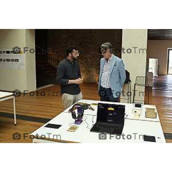 Tiziano Manzoni/LaPresse 4-7- 2025 Italia Cronaca Bergamo Mostra dei progetti degli studenti dell’Interaction Design Programme al CIID a Bergamoil vice sindaco Sergio Gandi alla presentazione
