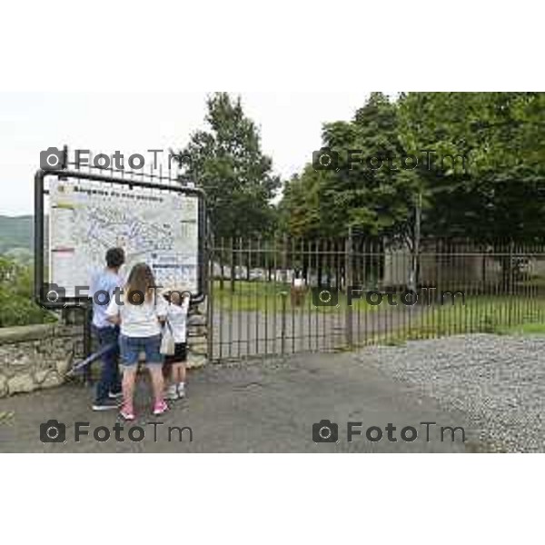 Tiziano Manzoni/LaPresse 5-7- 2025 Italia Cronaca BergamoBergamo alta parco Sant\'Agostino rotonda fara e turisti stranieri