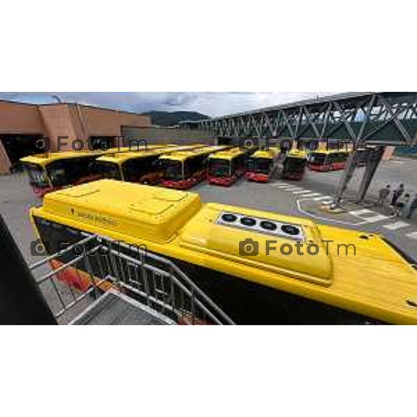Tiziano Manzoni/LaPresse 8-7- 2025 Italia Cronaca Bergamo Presentazione nuovi autobus elettrici Enrico Felli, Presidente Gruppo ATB Elena Carnevali, Sindaca di Bergamo Franco Lucente, Assessore ai Trasporti e Mobilità sostenibile di Regione Lombardia Liliana Donato, Direttore Generale ATB