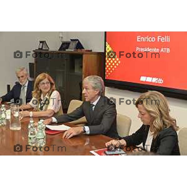 Tiziano Manzoni/LaPresse 8-7- 2025 Italia Cronaca Bergamo Presentazione nuovi autobus elettrici Enrico Felli, Presidente Gruppo ATB Elena Carnevali, Sindaca di Bergamo Franco Lucente, Assessore ai Trasporti e Mobilità sostenibile di Regione Lombardia Liliana Donato, Direttore Generale ATB