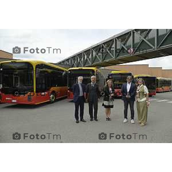 Tiziano Manzoni/LaPresse 8-7- 2025 Italia Cronaca Bergamo Presentazione nuovi autobus elettrici Enrico Felli, Presidente Gruppo ATB Elena Carnevali, Sindaca di Bergamo Franco Lucente, Assessore ai Trasporti e Mobilità sostenibile di Regione Lombardia Liliana Donato, Direttore Generale ATB