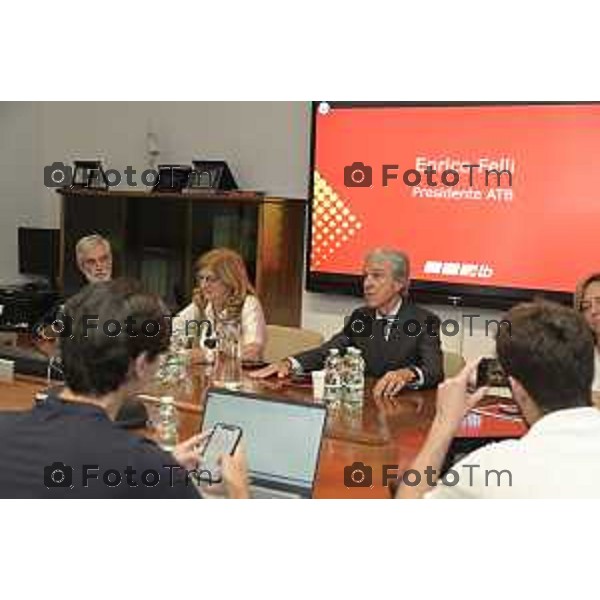 Tiziano Manzoni/LaPresse 8-7- 2025 Italia Cronaca Bergamo Presentazione nuovi autobus elettrici Enrico Felli, Presidente Gruppo ATB Elena Carnevali, Sindaca di Bergamo Franco Lucente, Assessore ai Trasporti e Mobilità sostenibile di Regione Lombardia Liliana Donato, Direttore Generale ATB