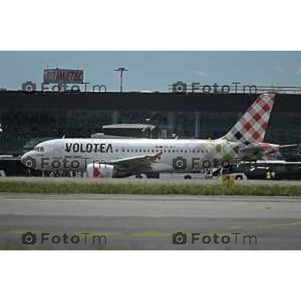 Tiziano Manzoni/LaPresse 8-7- 2025 Italia Cronaca Bergamo Suicidio aeroporto di Orio al Serio risucchiata dal motore di un aereo al decollo.