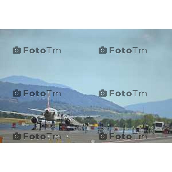 Tiziano Manzoni/LaPresse 8-7- 2025 Italia Cronaca Bergamo Suicidio aeroporto di Orio al Serio risucchiata dal motore di un aereo al decollo.