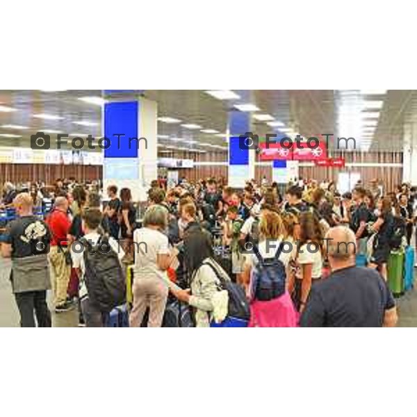 Tiziano Manzoni/LaPresse 8-7- 2025 Italia Cronaca Bergamo Suicidio aeroporto di Orio al Serio risucchiata dal motore di un aereo al decollo.