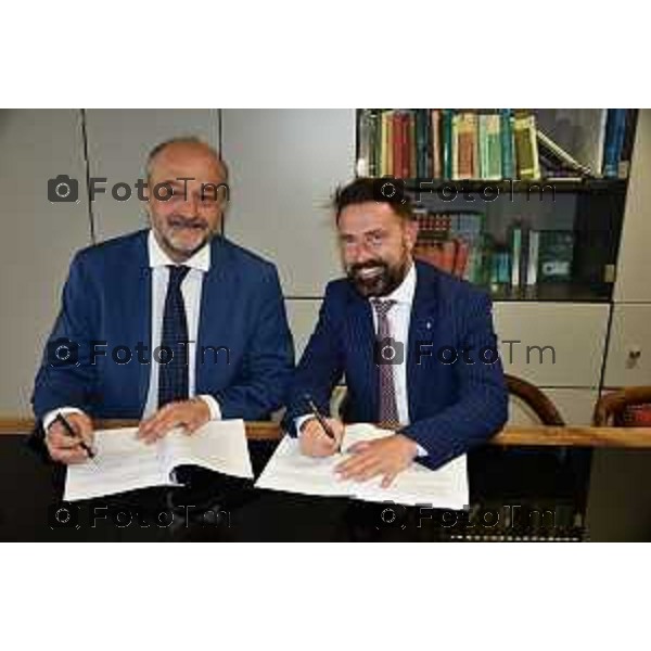 Tiziano Manzoni/LaPresse 8-7- 2025 Italia Cronaca Firma convenzione UniBg-Regione Lombardia per riqualificazione Montelungo-Colleoni Paolo Franco, Assessore regionale alla Casa e Housing Sociale Sergio Cavalieri, Rettore dell’Università degli studi di Bergamo