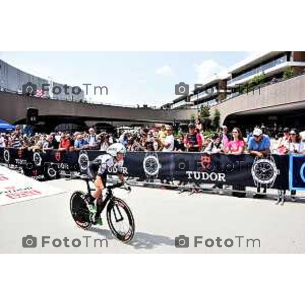 Tiziano Manzoni/LaPresse 8-7- 2025 Italia Cronaca BergamoBergamo 06/07/2025 Ciclismo Giro d’Italia Women - Tappa 1 partenza Chorus Life