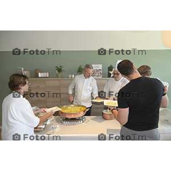 Tiziano Manzoni/LaPresse 09-7- 2025 Italia Cronaca Al Nido di ChorusLife Bergamo la presentazione del primo menù bio 0-3 anni in Lombardia firmato Vicook-Da Vittorio con lo cheff Paolo Rota Davide Leoni AD e la Diretrice Simona