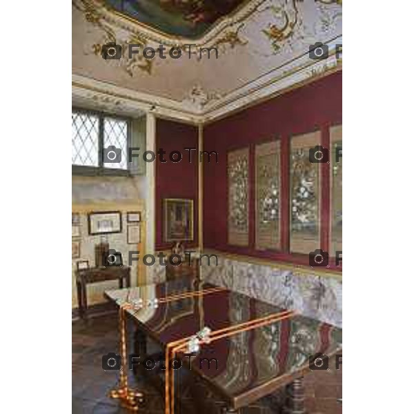 Bergamo Tour dimore e Design storiche i saloni arredati dagli artisti: Nella foto Palazzo Terzi con le opere delle artiste Paola Navone e Rosa Maria Rinaldi