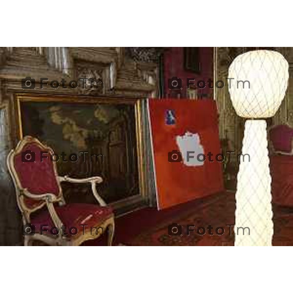 Bergamo Tour dimore e Design storiche i saloni arredati dagli artisti: Nella foto Palazzo Terzi con le opere delle artiste Paola Navone e Rosa Maria Rinaldi