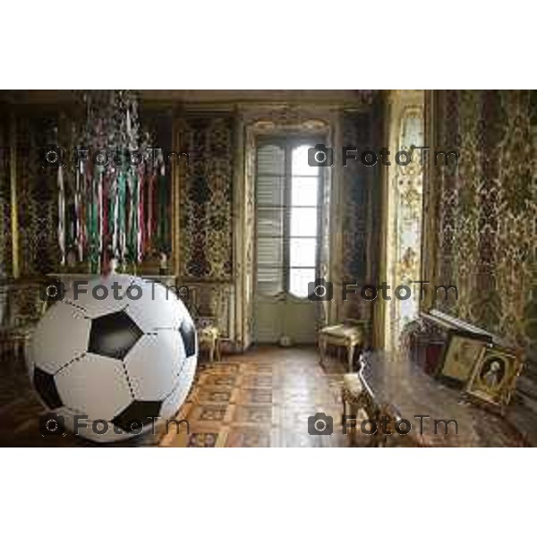 Bergamo Tour dimore e Design storiche i saloni arredati dagli artisti: Nella foto Palazzo Terzi con le opere delle artiste Paola Navone e Rosa Maria Rinaldi