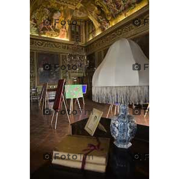 Bergamo Tour dimore e Design storiche i saloni arredati dagli artisti: Nella foto Palazzo Terzi con le opere delle artiste Paola Navone e Rosa Maria Rinaldi