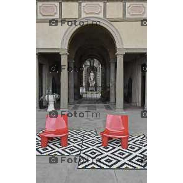 Bergamo Tour dimore e Design storiche i saloni arredati dagli artisti: Nella foto Palazzo Terzi con le opere delle artiste Paola Navone e Rosa Maria Rinaldi