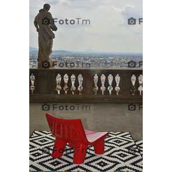 Bergamo Tour dimore e Design storiche i saloni arredati dagli artisti: Nella foto Palazzo Terzi con le opere delle artiste Paola Navone e Rosa Maria Rinaldi