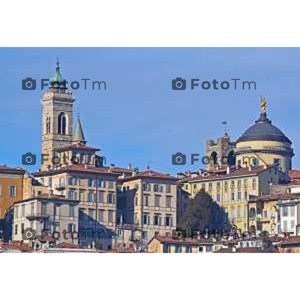 Bergamo Tour dimore e Design storiche i saloni arredati dagli artisti: Nella foto Palazzo Terzi con le opere delle artiste Paola Navone e Rosa Maria Rinaldi