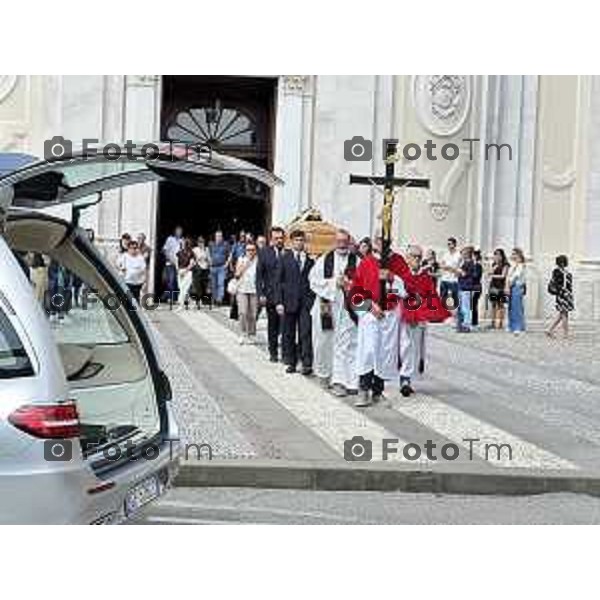 Tiziano Manzoni/LaPresse 17-7- 2025 Italia Cronaca Bergam Calcinate funerale Andrea Russo, morto lanciandosi nel motore di un aereo