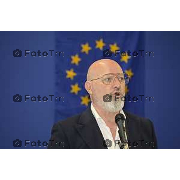 Tiziano Manzoni/LaPresse 25-7- 2025 Italia Cronaca Treviglio Stefano Bonaccini, alla festa del partito Democratico, con Davide Casat Gabriele Giudici.