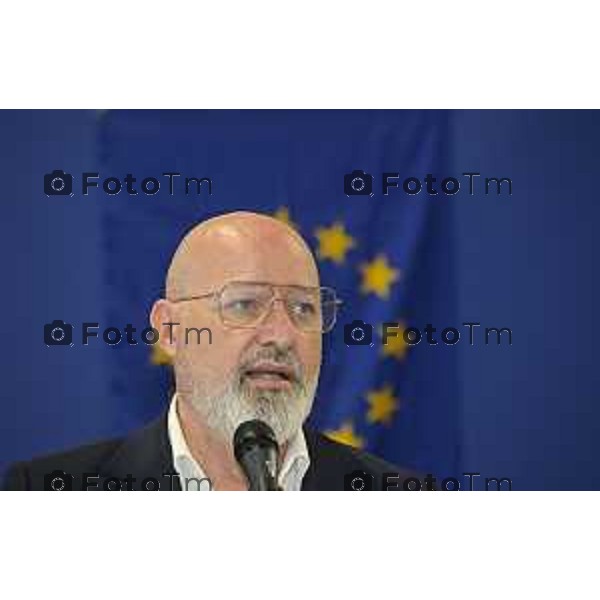 Tiziano Manzoni/LaPresse 25-7- 2025 Italia Cronaca Treviglio Stefano Bonaccini, alla festa del partito Democratico, con Davide Casat Gabriele Giudici.