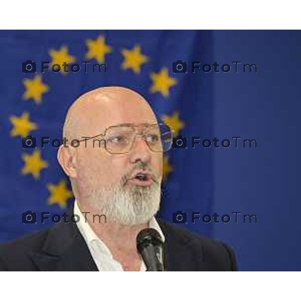 Tiziano Manzoni/LaPresse 25-7- 2025 Italia Cronaca Treviglio Stefano Bonaccini, alla festa del partito Democratico, con Davide Casat Gabriele Giudici.