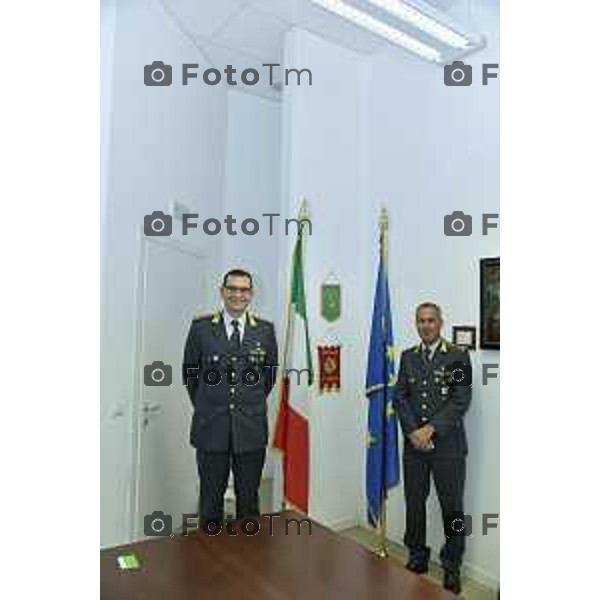 Tiziano Manzoni/LaPresse 28-7- 2025 Italia Cronaca Bergamo nuovo comandnate Comando Provinciale Giuardia di Finanza Col. Filippo Ivan Bixio saluta Giovanni Fontana (occhiali)