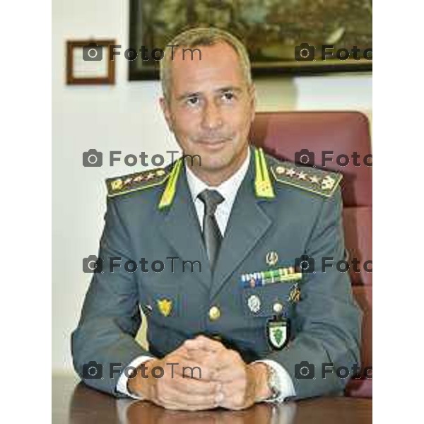 Tiziano Manzoni/LaPresse 28-7- 2025 Italia Cronaca Bergamo nuovo comandnate Comando Provinciale Giuardia di Finanza Col. Filippo Ivan Bixio saluta Giovanni Fontana (occhiali)