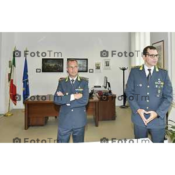 Tiziano Manzoni/LaPresse 28-7- 2025 Italia Cronaca Bergamo nuovo comandnate Comando Provinciale Giuardia di Finanza Col. Filippo Ivan Bixio saluta Giovanni Fontana (occhiali)
