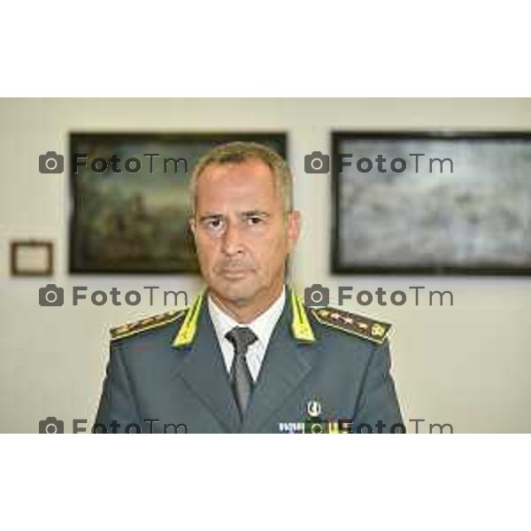 Tiziano Manzoni/LaPresse 28-7- 2025 Italia Cronaca Bergamo nuovo comandnate Comando Provinciale Giuardia di Finanza Col. Filippo Ivan Bixio saluta Giovanni Fontana (occhiali)