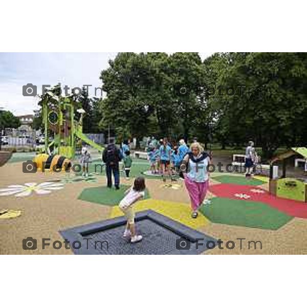 Tiziano Manzoni/LaPresse 30-7- 2025 Italia Cronaca BergamoBergamo inaugurazione ampliamento Parco Olmi alla Malpensata,.Sindaca Elena Carnevali, l’assessora alla Transizione ecologica, Ambiente e Verde Oriana Ruzzini,