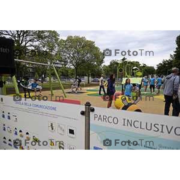 Tiziano Manzoni/LaPresse 30-7- 2025 Italia Cronaca BergamoBergamo inaugurazione ampliamento Parco Olmi alla Malpensata,.Sindaca Elena Carnevali, l’assessora alla Transizione ecologica, Ambiente e Verde Oriana Ruzzini,