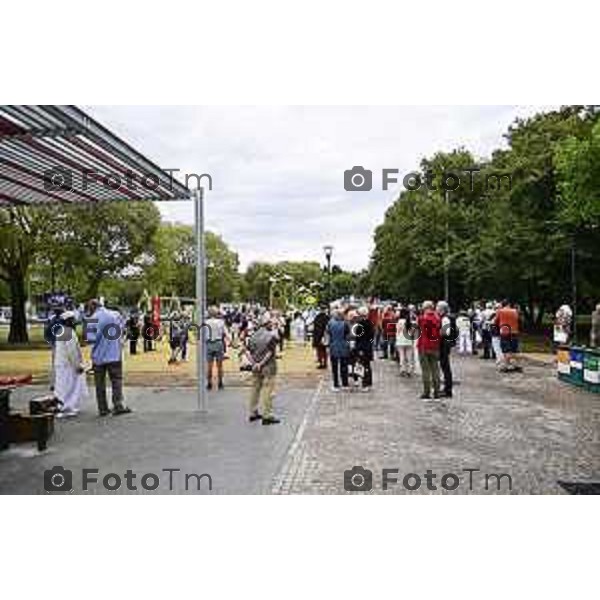 Tiziano Manzoni/LaPresse 30-7- 2025 Italia Cronaca BergamoBergamo inaugurazione ampliamento Parco Olmi alla Malpensata,.Sindaca Elena Carnevali, l’assessora alla Transizione ecologica, Ambiente e Verde Oriana Ruzzini,