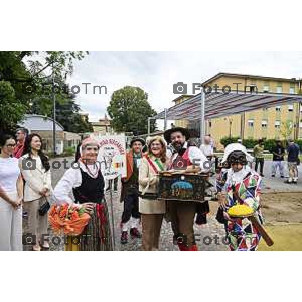 Tiziano Manzoni/LaPresse 30-7- 2025 Italia Cronaca BergamoBergamo inaugurazione ampliamento Parco Olmi alla Malpensata,.Sindaca Elena Carnevali, l’assessora alla Transizione ecologica, Ambiente e Verde Oriana Ruzzini,