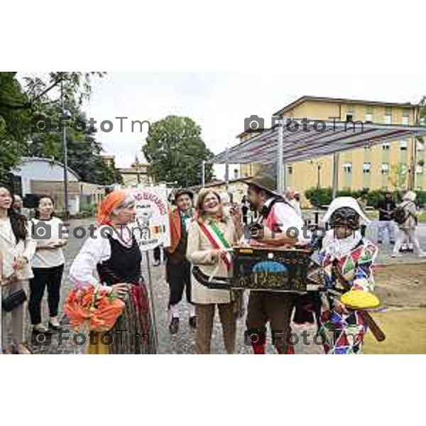 Tiziano Manzoni/LaPresse 30-7- 2025 Italia Cronaca BergamoBergamo inaugurazione ampliamento Parco Olmi alla Malpensata,.Sindaca Elena Carnevali, l’assessora alla Transizione ecologica, Ambiente e Verde Oriana Ruzzini,