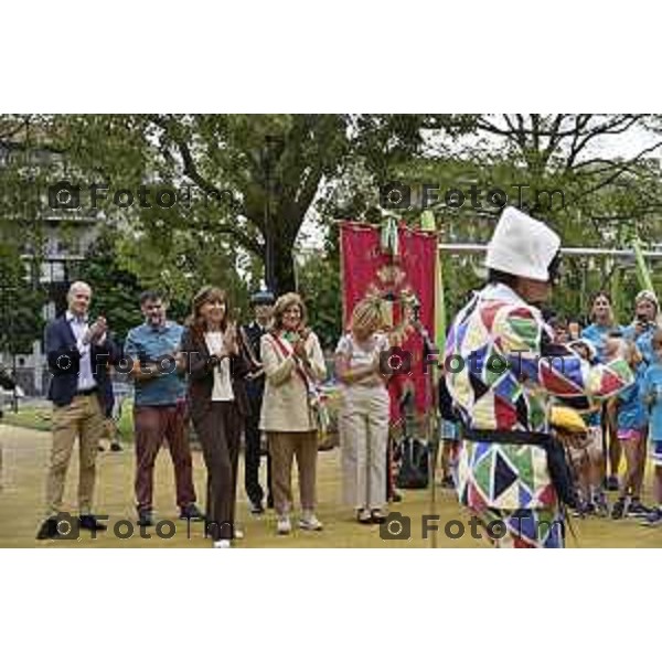Tiziano Manzoni/LaPresse 30-7- 2025 Italia Cronaca BergamoBergamo inaugurazione ampliamento Parco Olmi alla Malpensata,.Sindaca Elena Carnevali, l’assessora alla Transizione ecologica, Ambiente e Verde Oriana Ruzzini,