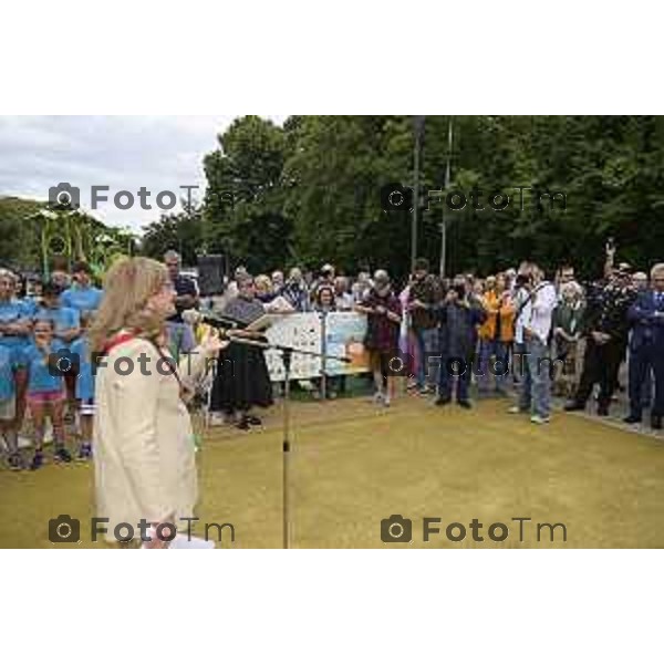 Tiziano Manzoni/LaPresse 30-7- 2025 Italia Cronaca BergamoBergamo inaugurazione ampliamento Parco Olmi alla Malpensata,.Sindaca Elena Carnevali, l’assessora alla Transizione ecologica, Ambiente e Verde Oriana Ruzzini,