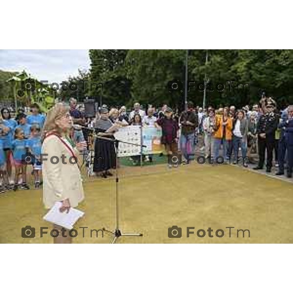Tiziano Manzoni/LaPresse 30-7- 2025 Italia Cronaca BergamoBergamo inaugurazione ampliamento Parco Olmi alla Malpensata,.Sindaca Elena Carnevali, l’assessora alla Transizione ecologica, Ambiente e Verde Oriana Ruzzini,