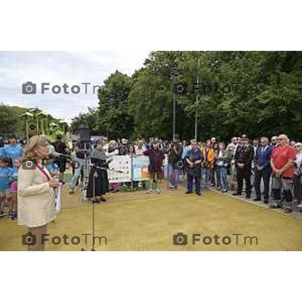 Tiziano Manzoni/LaPresse 30-7- 2025 Italia Cronaca BergamoBergamo inaugurazione ampliamento Parco Olmi alla Malpensata,.Sindaca Elena Carnevali, l’assessora alla Transizione ecologica, Ambiente e Verde Oriana Ruzzini,