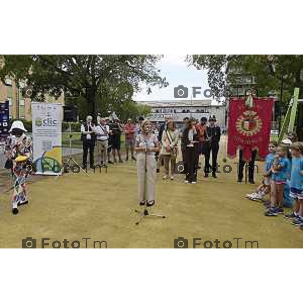 Tiziano Manzoni/LaPresse 30-7- 2025 Italia Cronaca BergamoBergamo inaugurazione ampliamento Parco Olmi alla Malpensata,.Sindaca Elena Carnevali, l’assessora alla Transizione ecologica, Ambiente e Verde Oriana Ruzzini,