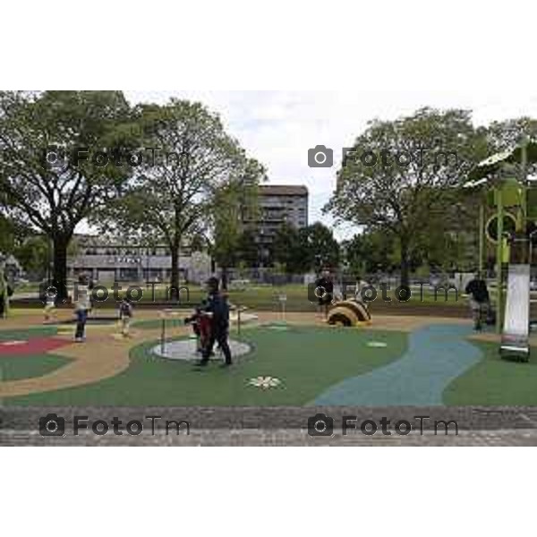 Tiziano Manzoni/LaPresse 30-7- 2025 Italia Cronaca BergamoBergamo inaugurazione ampliamento Parco Olmi alla Malpensata,.Sindaca Elena Carnevali, l’assessora alla Transizione ecologica, Ambiente e Verde Oriana Ruzzini,