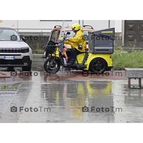 Tiziano Manzoni/LaPresse 1-08- 2025 Italia Cronaca maltempo estivo pioggia accquazzone temporale nella città di bergamo calo temperatura