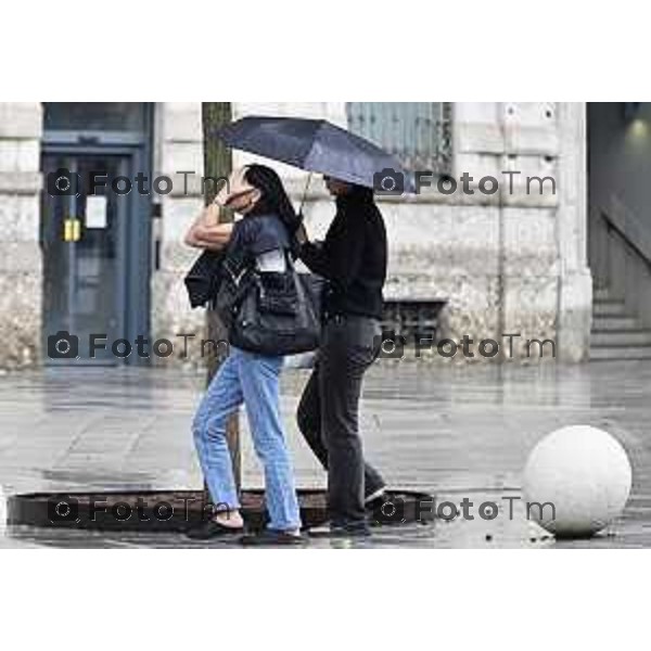 Tiziano Manzoni/LaPresse 1-08- 2025 Italia Cronaca maltempo estivo pioggia accquazzone temporale nella città di bergamo calo temperatura