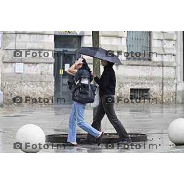 Tiziano Manzoni/LaPresse 1-08- 2025 Italia Cronaca maltempo estivo pioggia accquazzone temporale nella città di bergamo calo temperatura