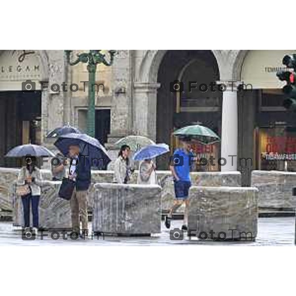 Tiziano Manzoni/LaPresse 1-08- 2025 Italia Cronaca maltempo estivo pioggia accquazzone temporale nella città di bergamo calo temperatura