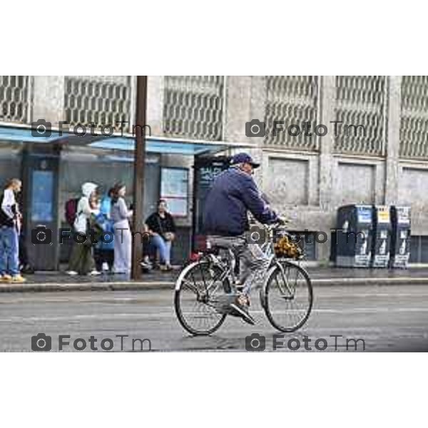 Tiziano Manzoni/LaPresse 1-08- 2025 Italia Cronaca maltempo estivo pioggia accquazzone temporale nella città di bergamo calo temperatura