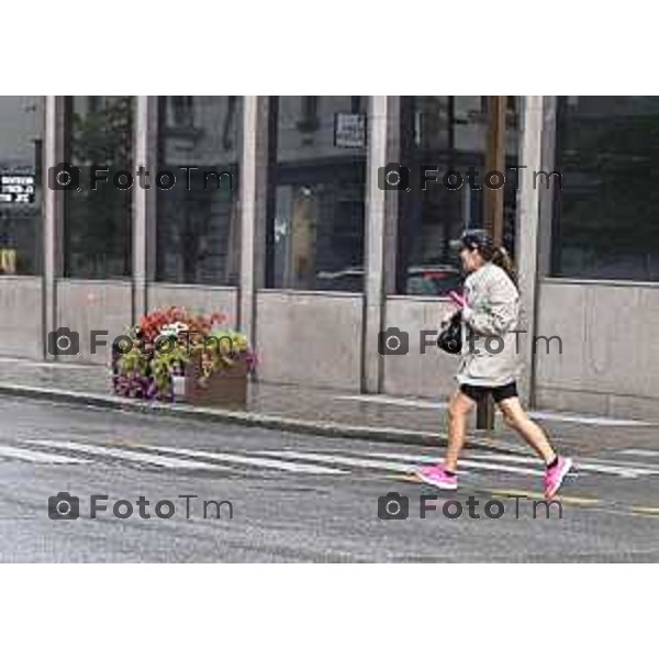 Tiziano Manzoni/LaPresse 1-08- 2025 Italia Cronaca maltempo estivo pioggia accquazzone temporale nella città di bergamo calo temperatura