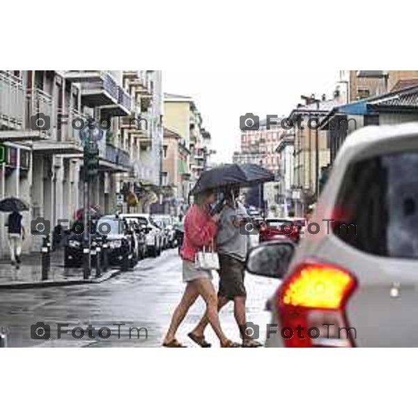 Tiziano Manzoni/LaPresse 1-08- 2025 Italia Cronaca maltempo estivo pioggia accquazzone temporale nella città di bergamo calo temperatura