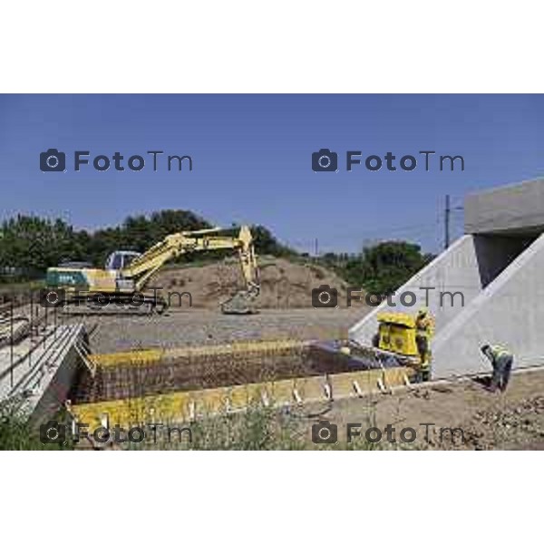Tiziano Manzoni/LaPresse 5-7- 2025 Italia Cronaca Bergamosopralluogo stampa per illustrare l’avvio del cantiere di realizzazione del 2 sottopassi ciclopedonali Parco Ovest 1 e Parco Ovest 2, con l’inizio della spinta del tunnel. Ne parlerà l’assessore alla riqualificazione urbana Francesco Valesini con i tecnici.