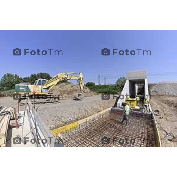 Tiziano Manzoni/LaPresse 5-7- 2025 Italia Cronaca Bergamosopralluogo stampa per illustrare l’avvio del cantiere di realizzazione del 2 sottopassi ciclopedonali Parco Ovest 1 e Parco Ovest 2, con l’inizio della spinta del tunnel. Ne parlerà l’assessore alla riqualificazione urbana Francesco Valesini con i tecnici.