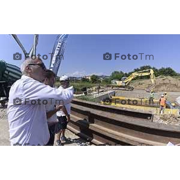 Tiziano Manzoni/LaPresse 5-7- 2025 Italia Cronaca Bergamosopralluogo stampa per illustrare l’avvio del cantiere di realizzazione del 2 sottopassi ciclopedonali Parco Ovest 1 e Parco Ovest 2, con l’inizio della spinta del tunnel. Ne parlerà l’assessore alla riqualificazione urbana Francesco Valesini con i tecnici.